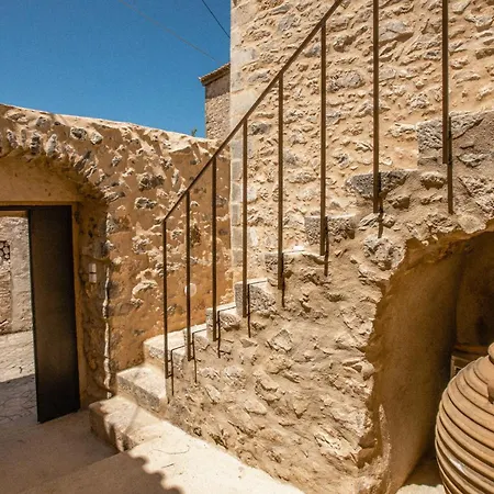 Hawk Tower - Towers Complex Pírgos